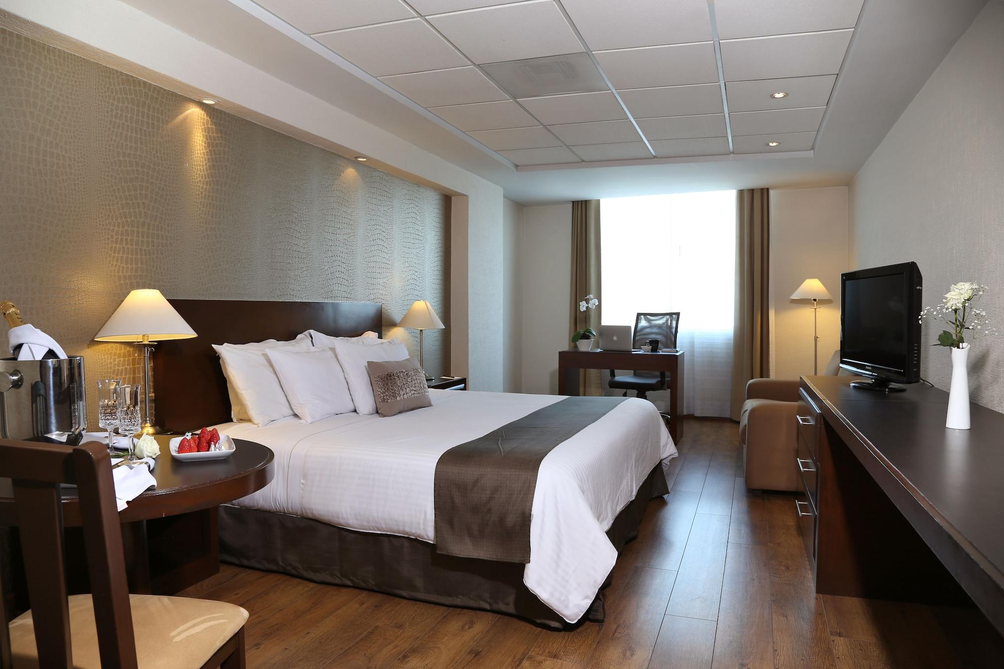Meson Ejecutivo Guadalajara Minerva - Av Mexico Hotel Kültér fotó