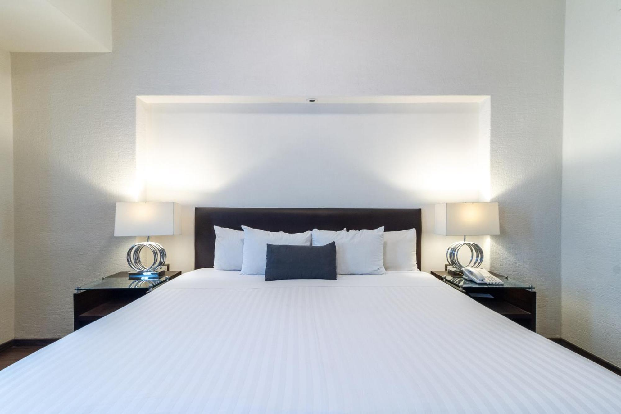 Meson Ejecutivo Guadalajara Minerva - Av Mexico Hotel Kültér fotó