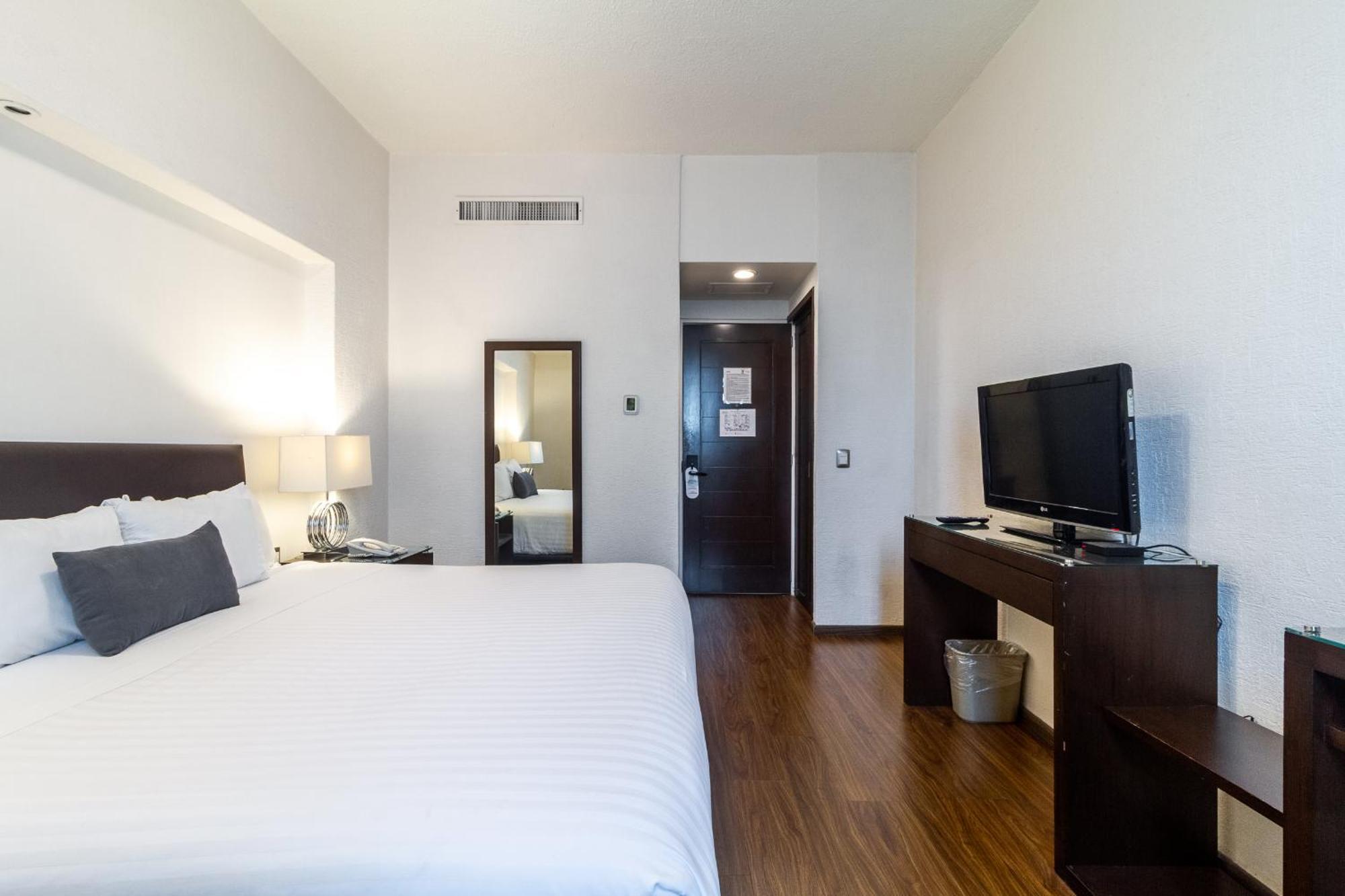 Meson Ejecutivo Guadalajara Minerva - Av Mexico Hotel Kültér fotó