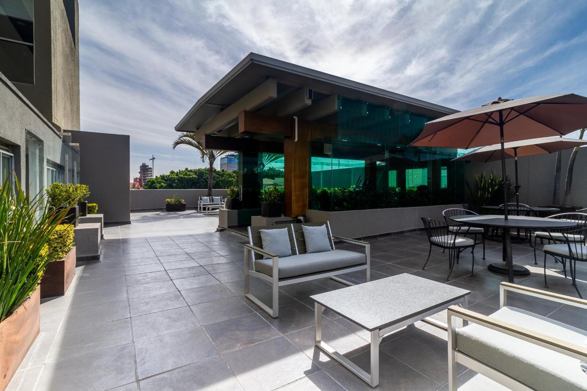Meson Ejecutivo Guadalajara Minerva - Av Mexico Hotel Kültér fotó