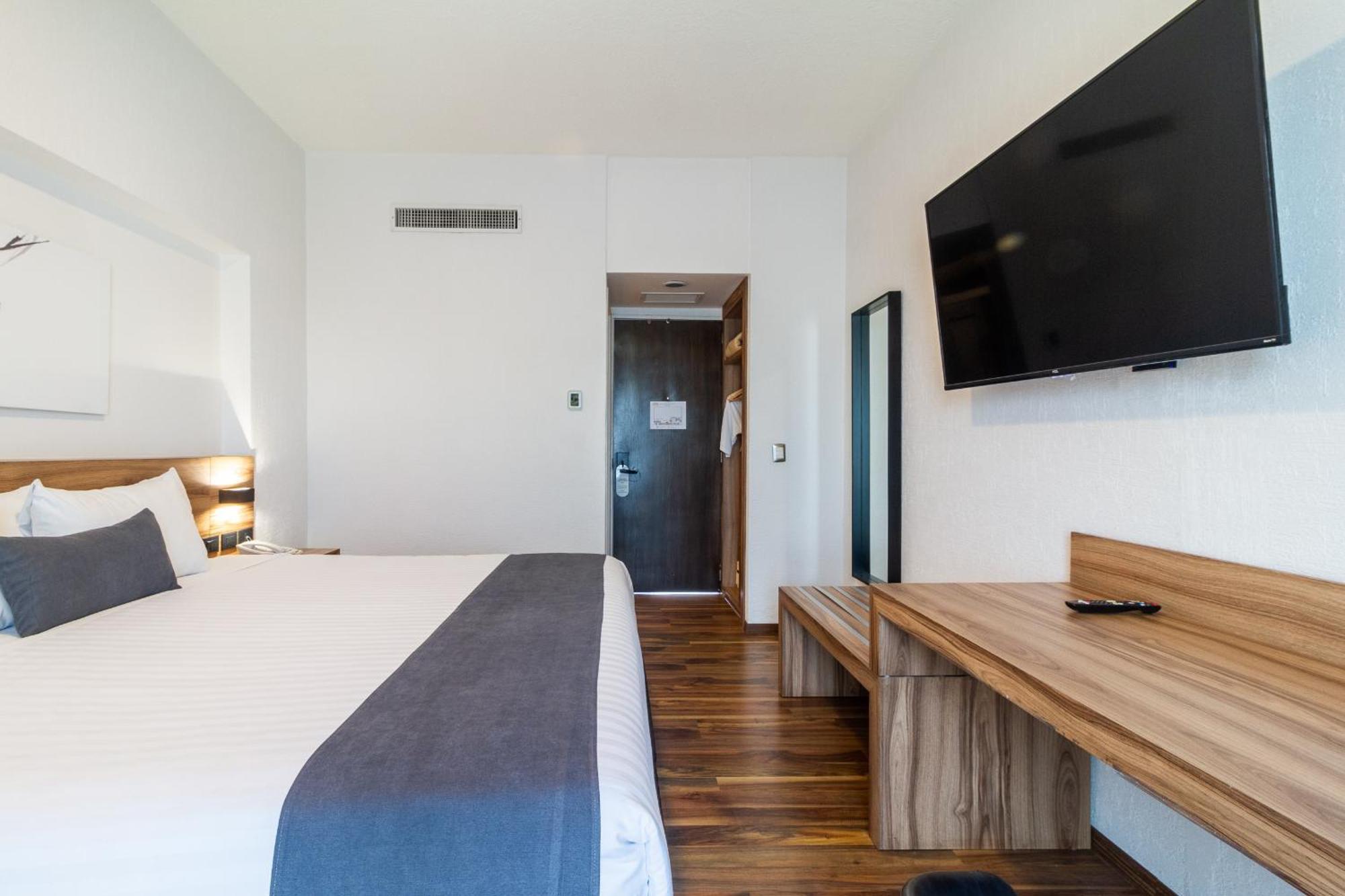 Meson Ejecutivo Guadalajara Minerva - Av Mexico Hotel Kültér fotó