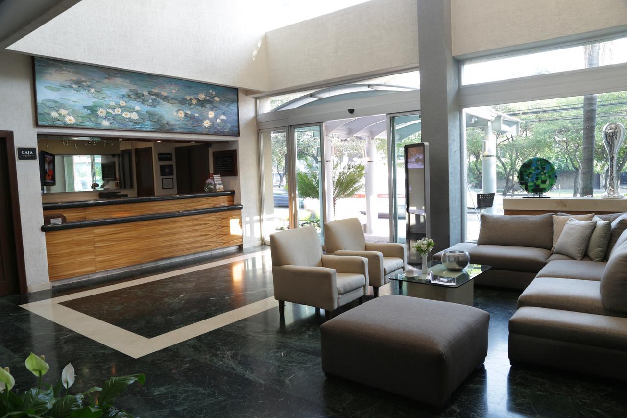 Meson Ejecutivo Guadalajara Minerva - Av Mexico Hotel Kültér fotó