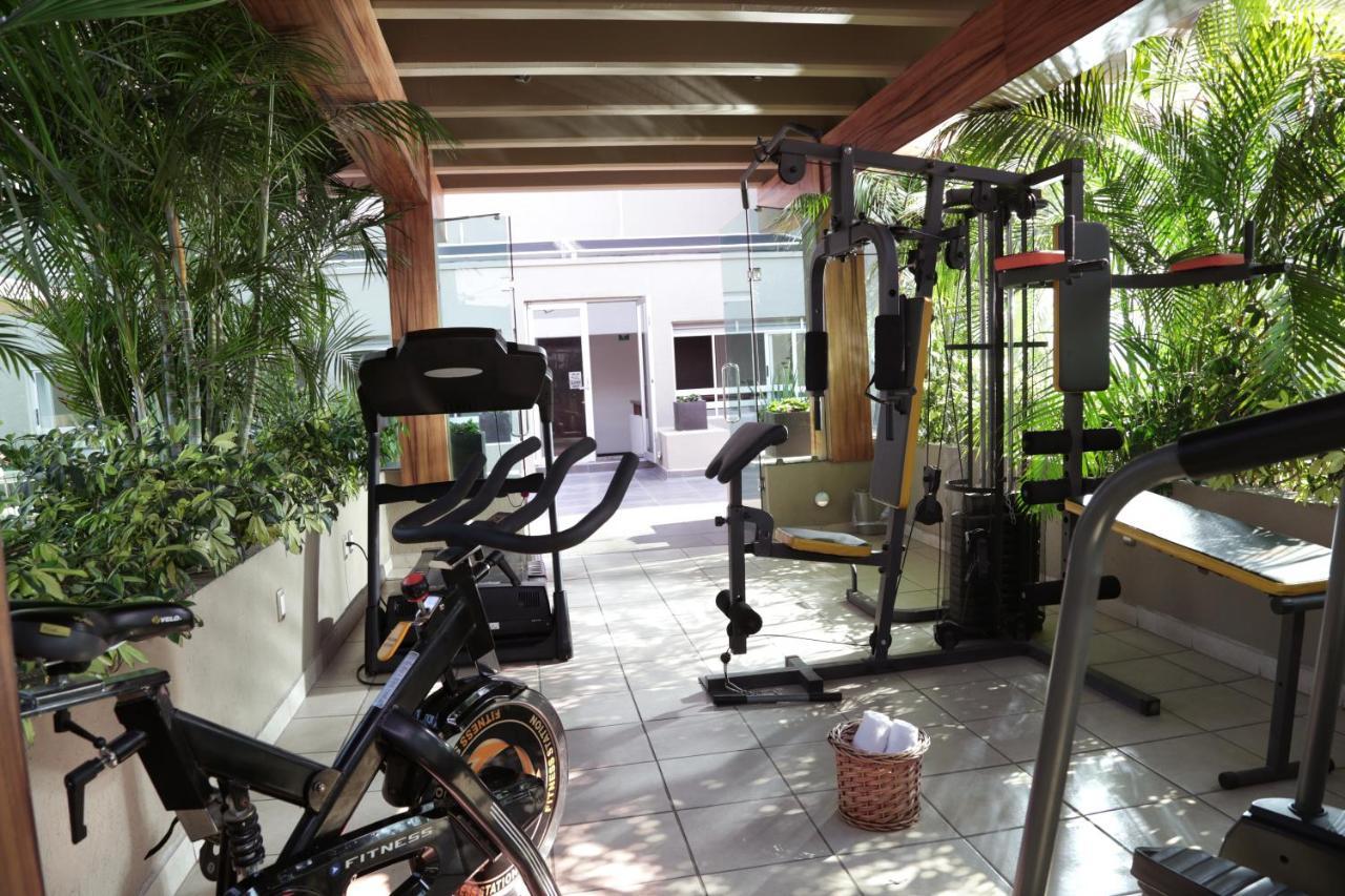 Meson Ejecutivo Guadalajara Minerva - Av Mexico Hotel Kültér fotó